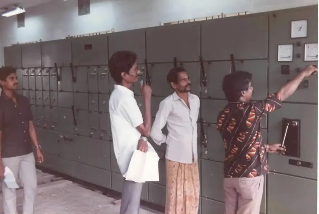 S.M. Ismail leading an industrial electrical project, 1987–89