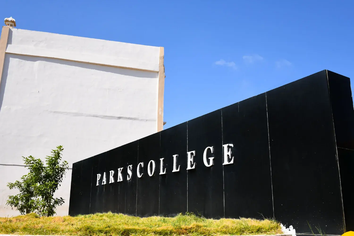 Park's College name board installed at the campus entrance